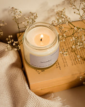 Lade das Bild in den Galerie-Viewer, Aromakerze Lavender