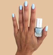 Lade das Bild in den Galerie-Viewer, Nail Polish Peaceful - Beruhigendes Muschelblau, 5ml