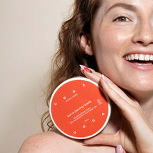 Lade das Bild in den Galerie-Viewer, UOGA UOGA Sun is Dancing Quietly - body butter with orange 200ml
