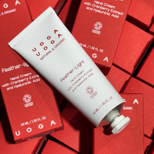 Lade das Bild in den Galerie-Viewer, UOGA UOGA Feather-light Handcreme mit Cranberry und Hyaluron
