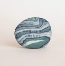 Lade das Bild in den Galerie-Viewer, Stone Soap - Butterfly Pea - Seife

