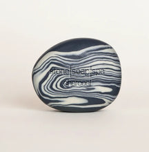 Lade das Bild in den Galerie-Viewer, Stone Soap - Coconut Charcoal - Seife
