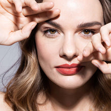 Lade das Bild in den Galerie-Viewer, UOGA UOGA Lipstick - Charmberry
