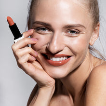 Lade das Bild in den Galerie-Viewer, UOGA UOGA Lipstick - Fireberry
